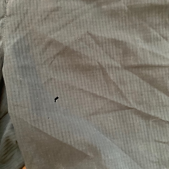 Under Armour Hybrid Black Cargo Shorts Size 42 - Picture 6 of 6